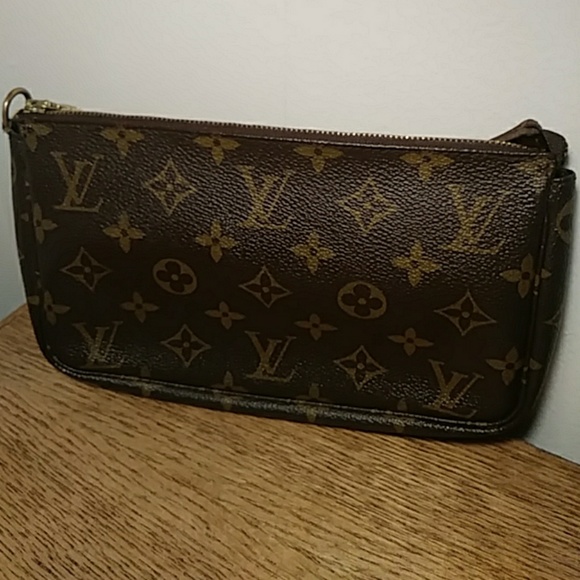 LOUIS VUITTON - Picture 3 of 7